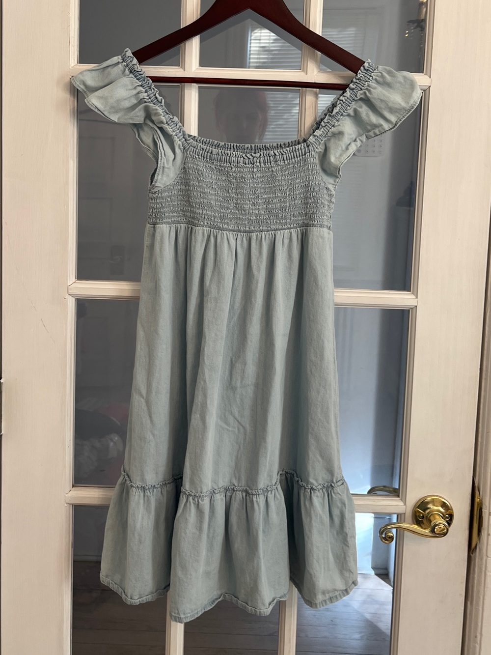 GAP KIDS Girls’ Light Wash Chambray Smocked Flutter Sleeve Dress Size 8